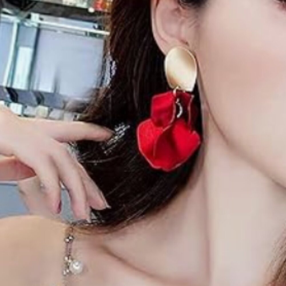 ❤️Zara's Frosted Red Petal Drop Earrings❤️